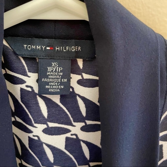 TOMMY Hilfiger Ruffled Sleeveless Blouse with Tie Bow, Navy Blue and White… - Picture 3 of 5